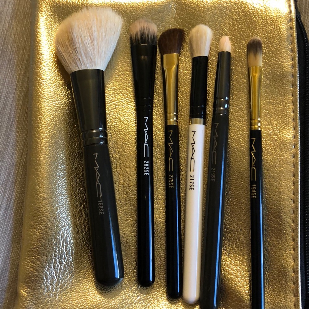 Mac traveling brushes